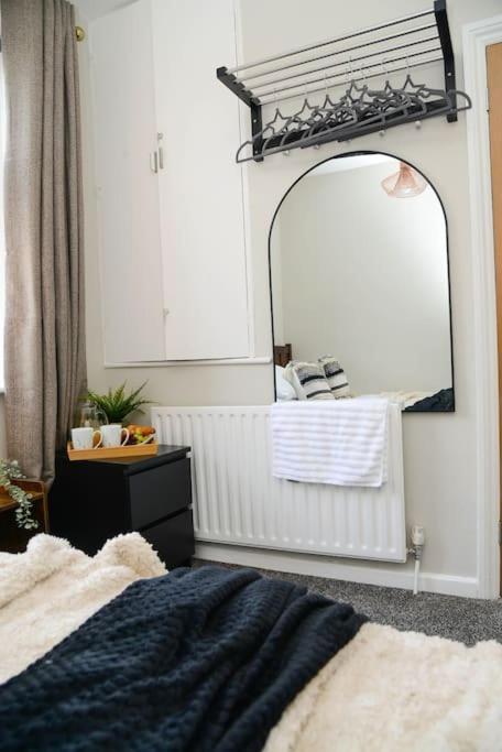 Delightful 2 Bed Town Centre House, Sleeps 4 Διαμέρισμα Μπάρνσλεϊ Εξωτερικό φωτογραφία