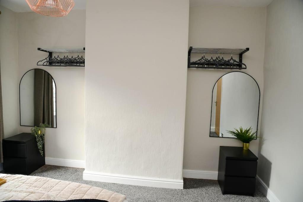 Delightful 2 Bed Town Centre House, Sleeps 4 Διαμέρισμα Μπάρνσλεϊ Εξωτερικό φωτογραφία